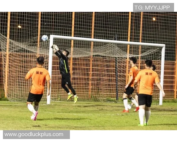 足球明星意外掉号事件引发热议球迷们的反应与讨论持续升温